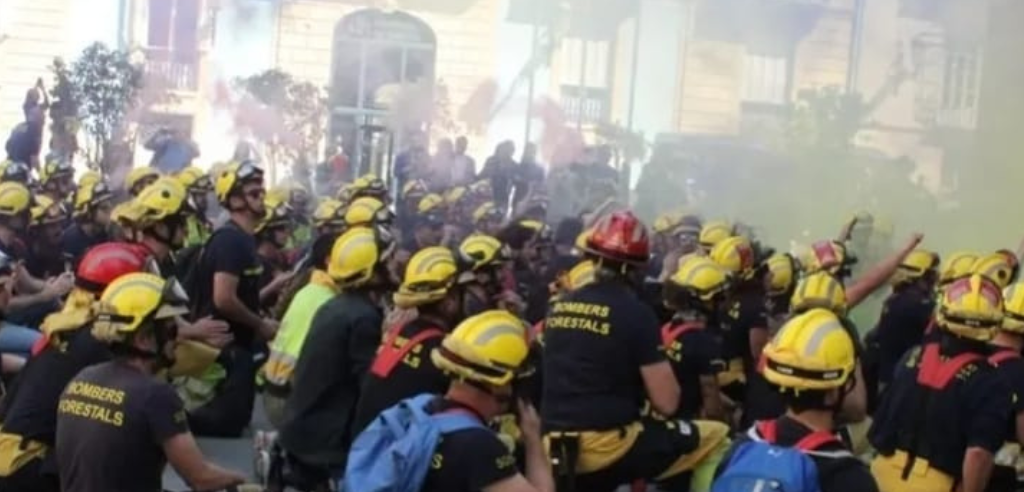 Bombers-i-Bomberes-forestals-de-GVA-denuncien-la-precarietat-del-servei